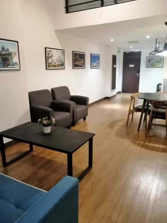 Family Quadruple Duplex Studio